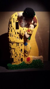 TheArtOfTheBrick-IlBacio